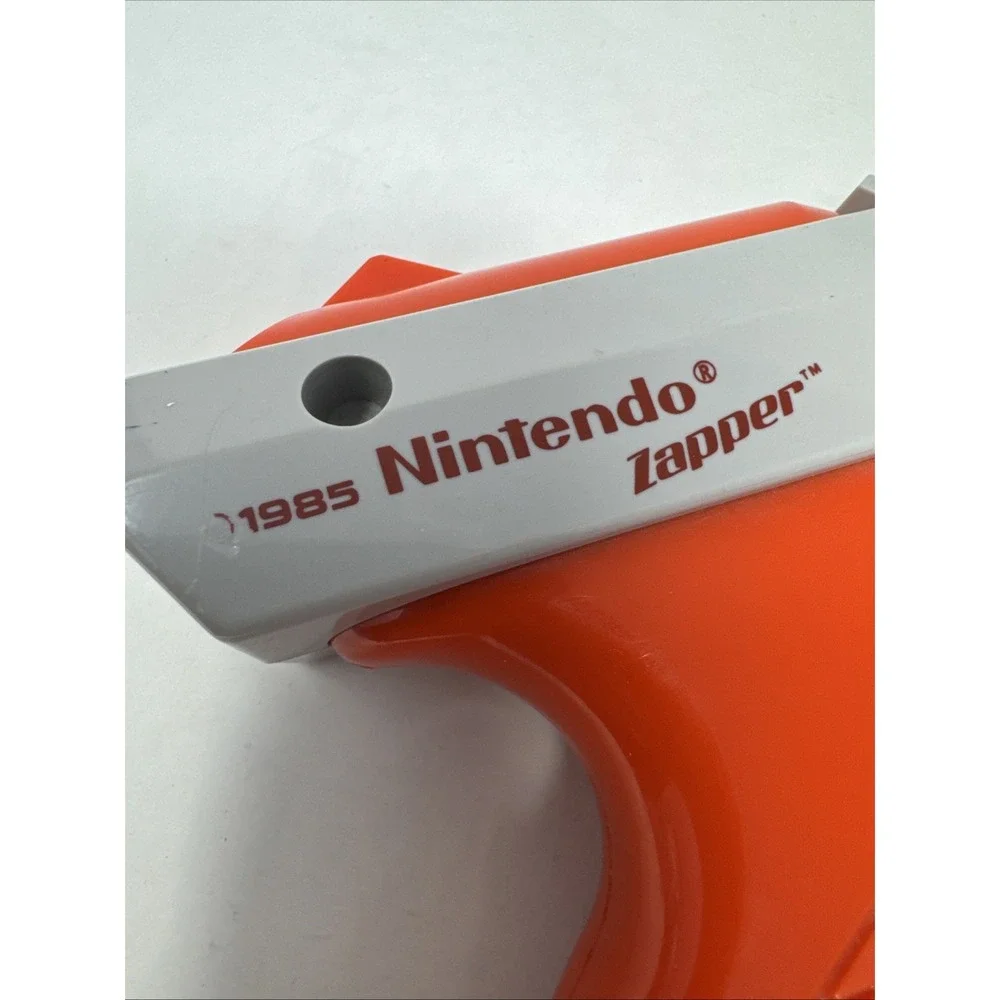 Original 1985 Nintendo NES Zapper Duck Hunt Gun‎ - NES-005 Authentic OEM